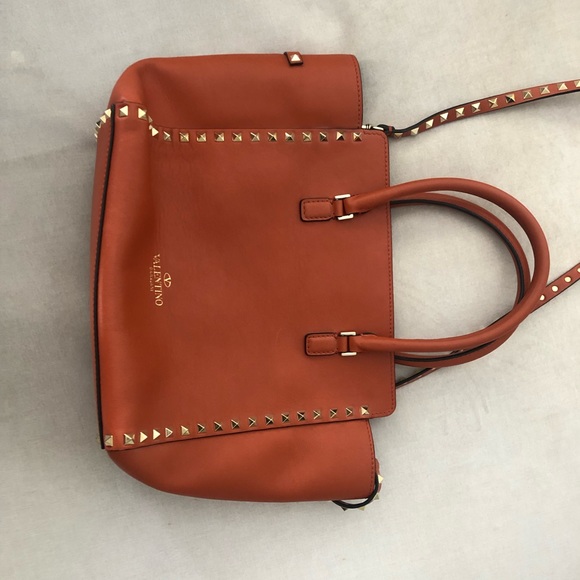 Burnt orange Valentino bag with cross body and top handle. - Picture 3 of 5